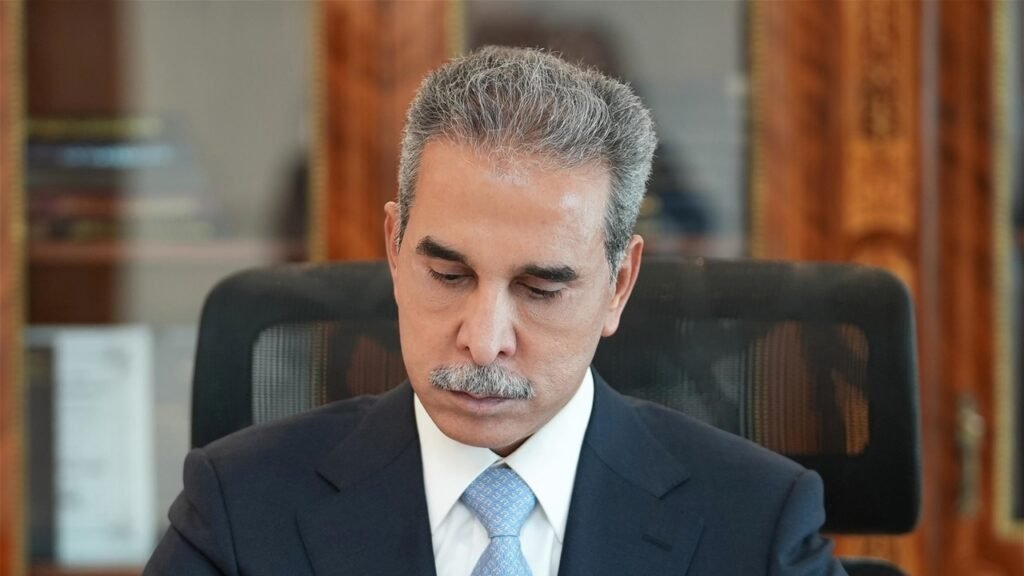 أمواج خور عبد الله بين قرارين متناقضين