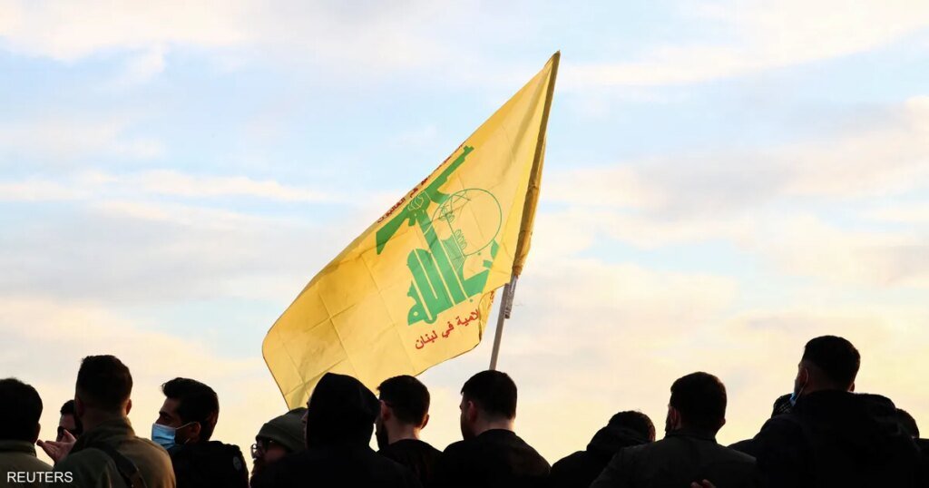 تقرير: حزب الله يعيد بناء قدراته ويواجه مأزق يشدد على إسرائيل