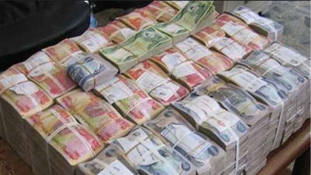 المالية تتعهد بتوفير 1.8 تريليون دينار سنويًا وتدفع الرواتب “بالاقتراض” بعد التراجع عن الطعن