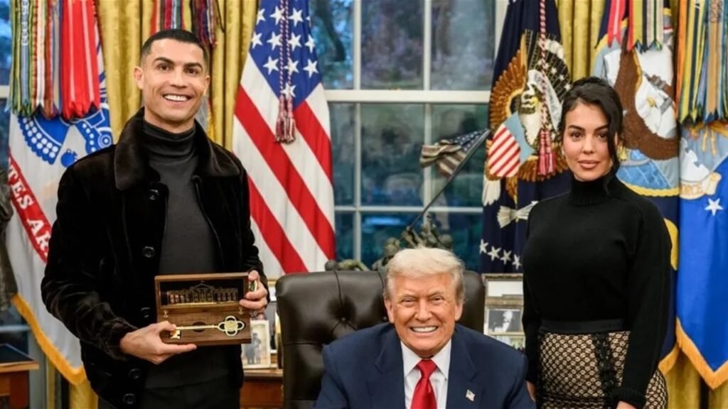 ما هو الهدية التي قدمها ترامب لرونالدو؟