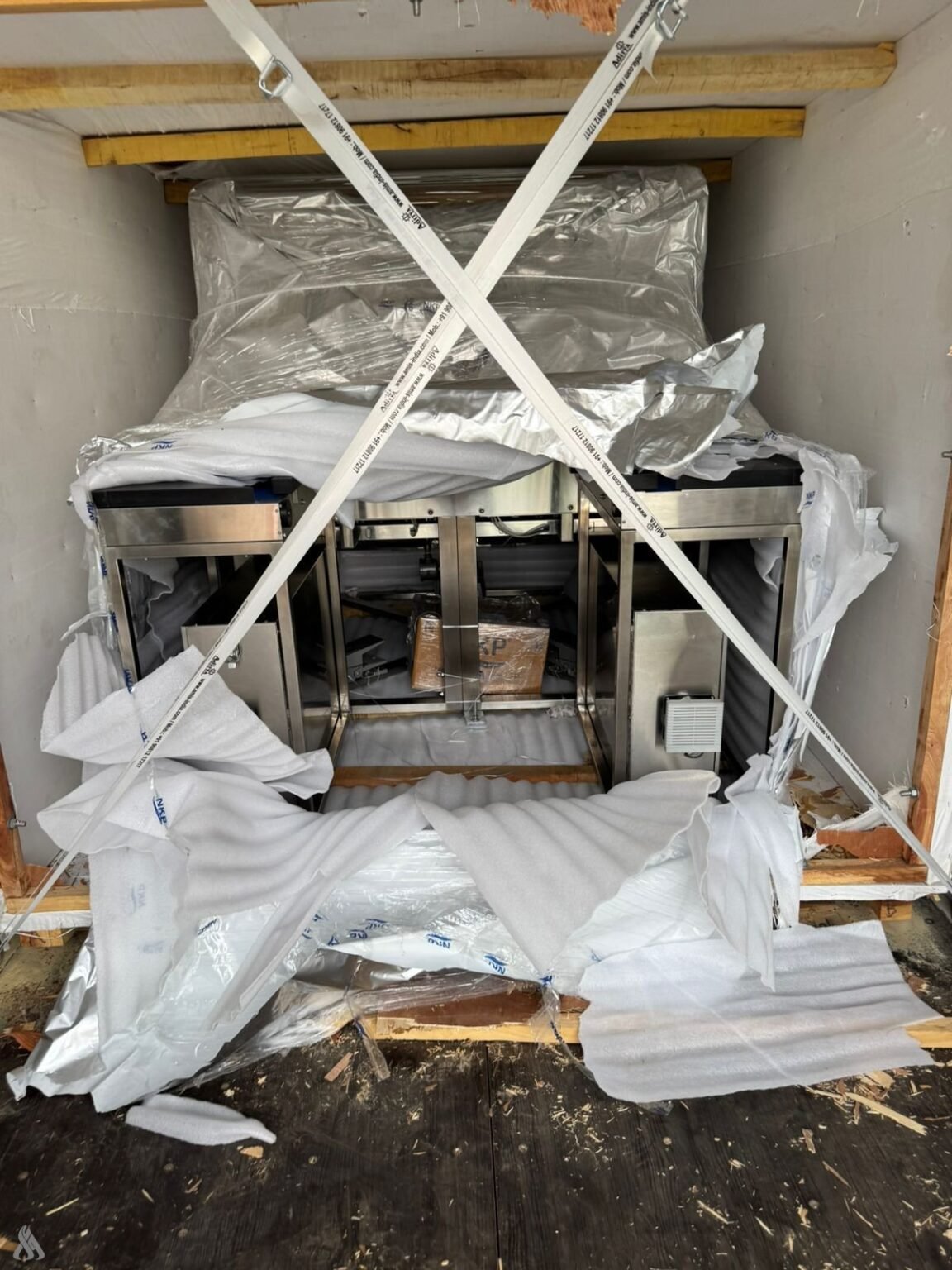 ضبط معدات تعبئة وتعقيم الأدوية مخالفة لشروط وضوابط الاستيراد