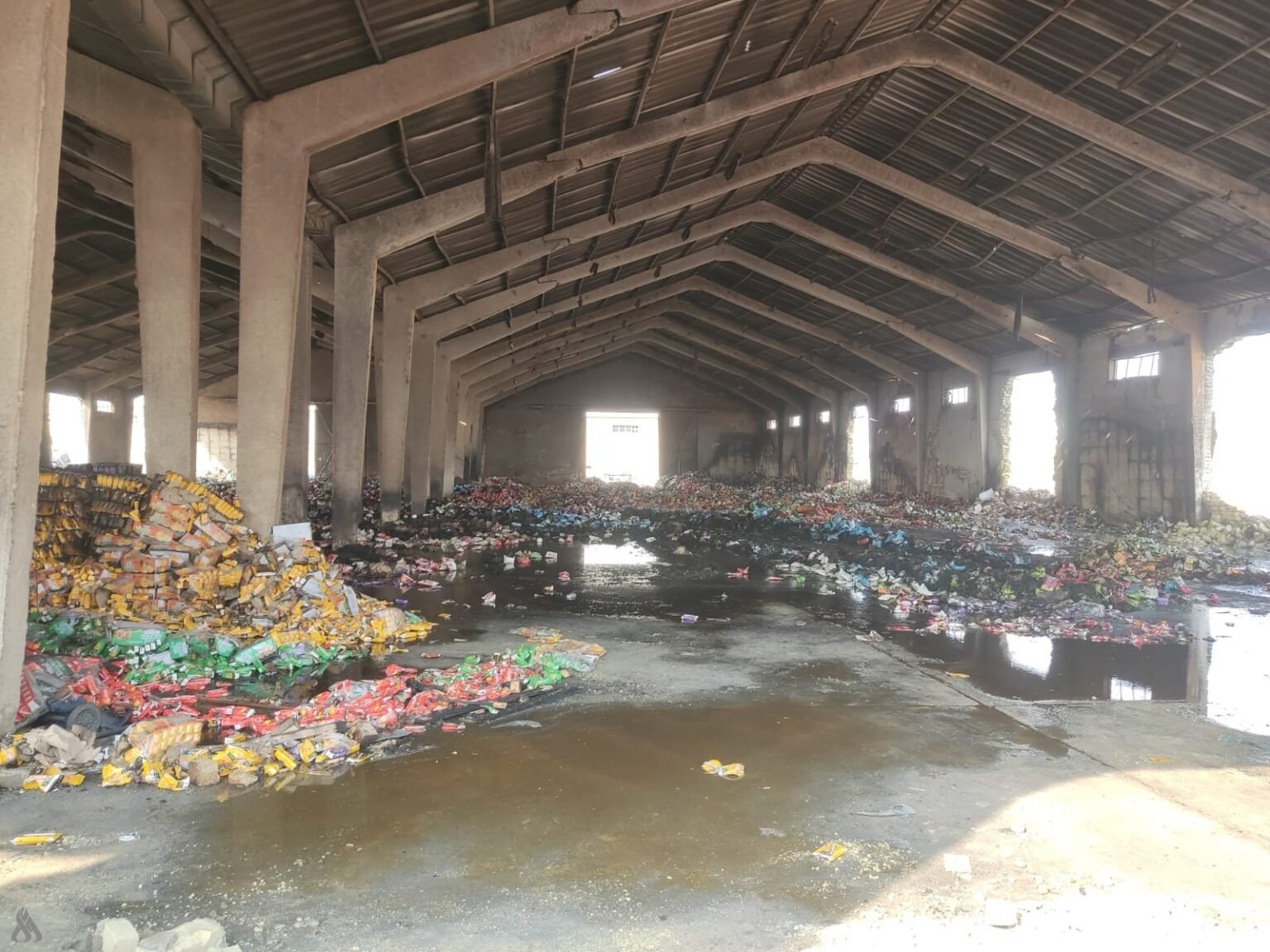 تأجير مستثمرين مخازن النجف المحترقة في صفوف التجارة ببعض العيوب