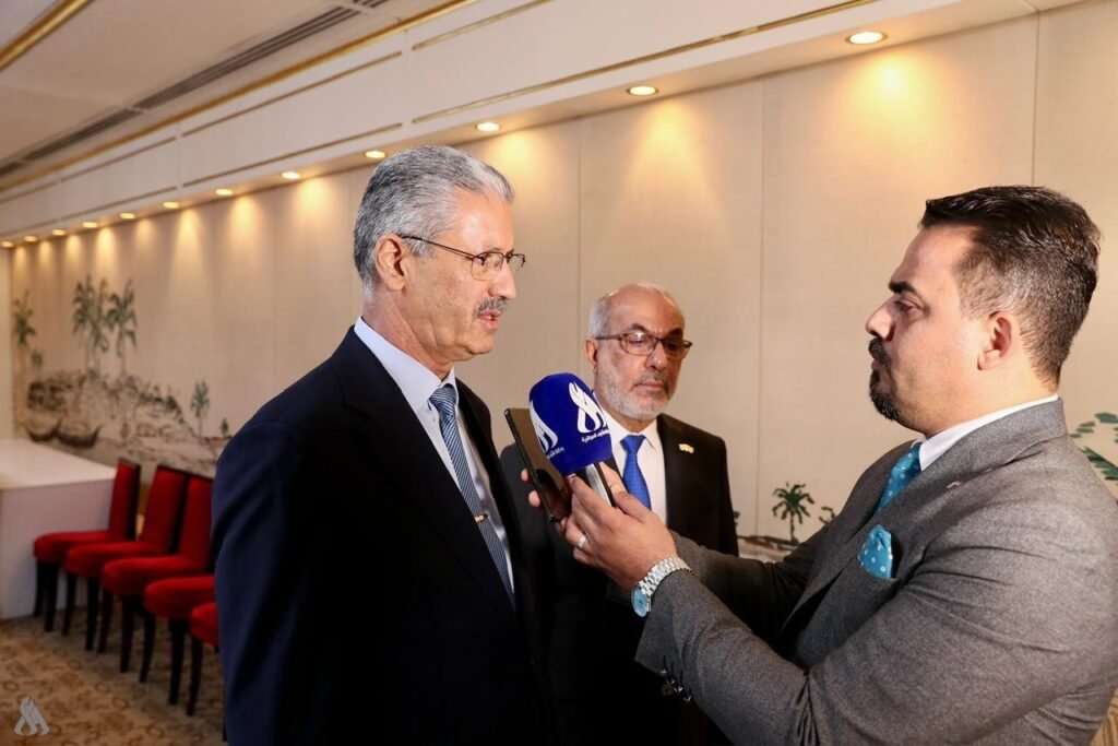 وزير النفط: مشاركة أكثر من 450 شركة في معرض الطاقة