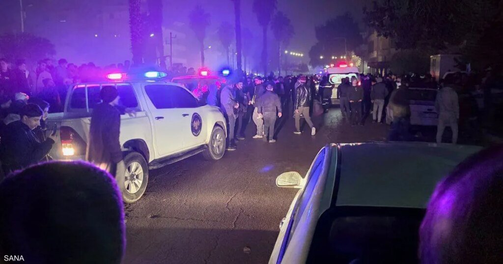 Syria.. الأمن يكشف ملابسات جريمة قتل أودت بحياة عائلة في حماة
“سوريا.. كشف الأمن تفاصيل جريمة قتل عائلية في حماة”