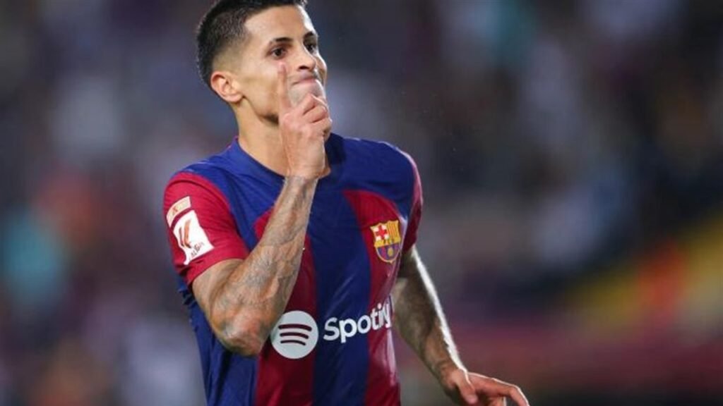 قضية كانسيلو تثير استغراب الجميع في برشلونة بسبب الهلال السعودي