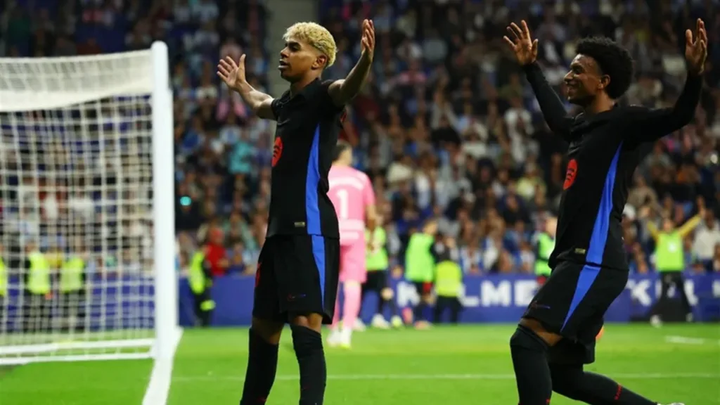 لامين يامال يُثير الغضب في ديربي كتالونيا بواسطة الإيموجي