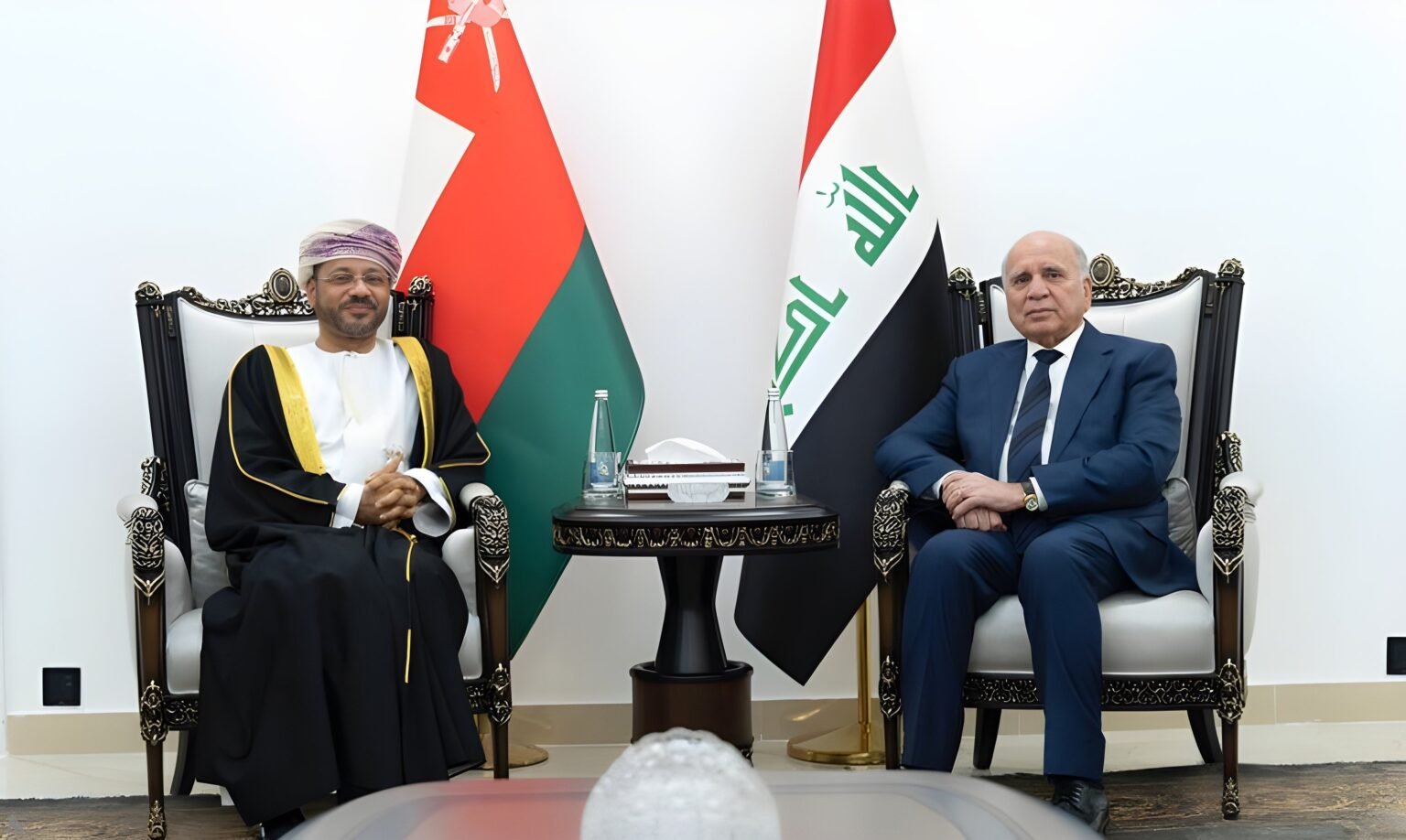 وزيرا خارجية العراق وعُمان يشددان على أهمية الحفاظ على استقرار المنطقة والابتعاد عن الصراعات