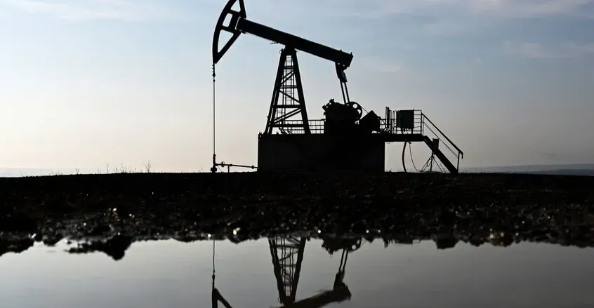 انخفاض أسعار النفط بعد اتفاق واشنطن وطهران على محادثات في عُمان