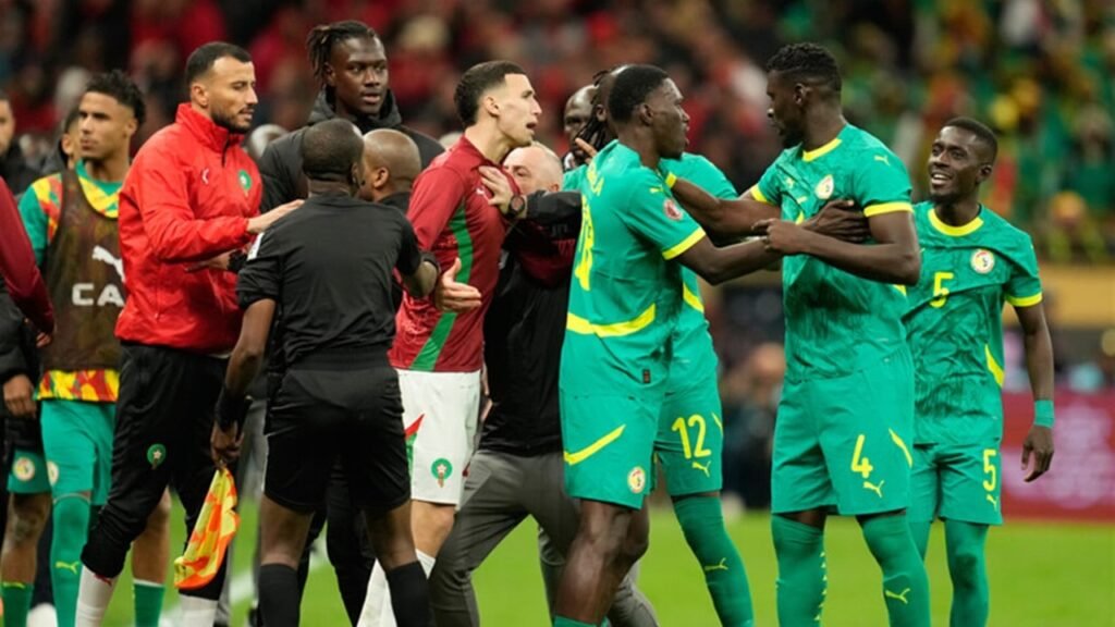 اعتراف جديد يثير ضجة في نهائي السنغال والمغرب: هل تم تجاوز اللوائح لحماية المباراة؟