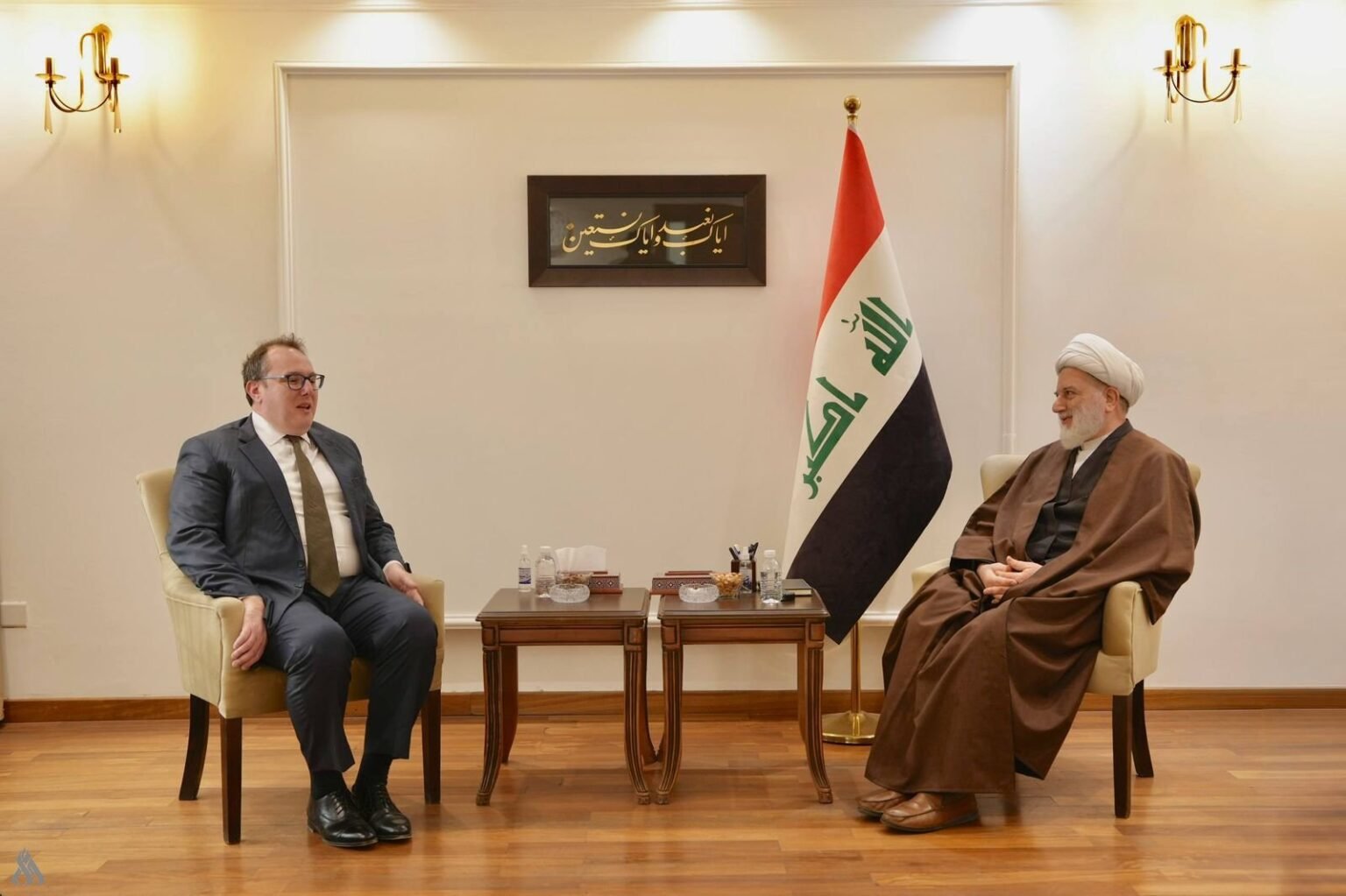 فضيلة الشيخ حمودي يشدد على أهمية تعزيز العلاقات مع واشنطن بناءً على مبدأ احترام السيادة والقرارات المتبادل