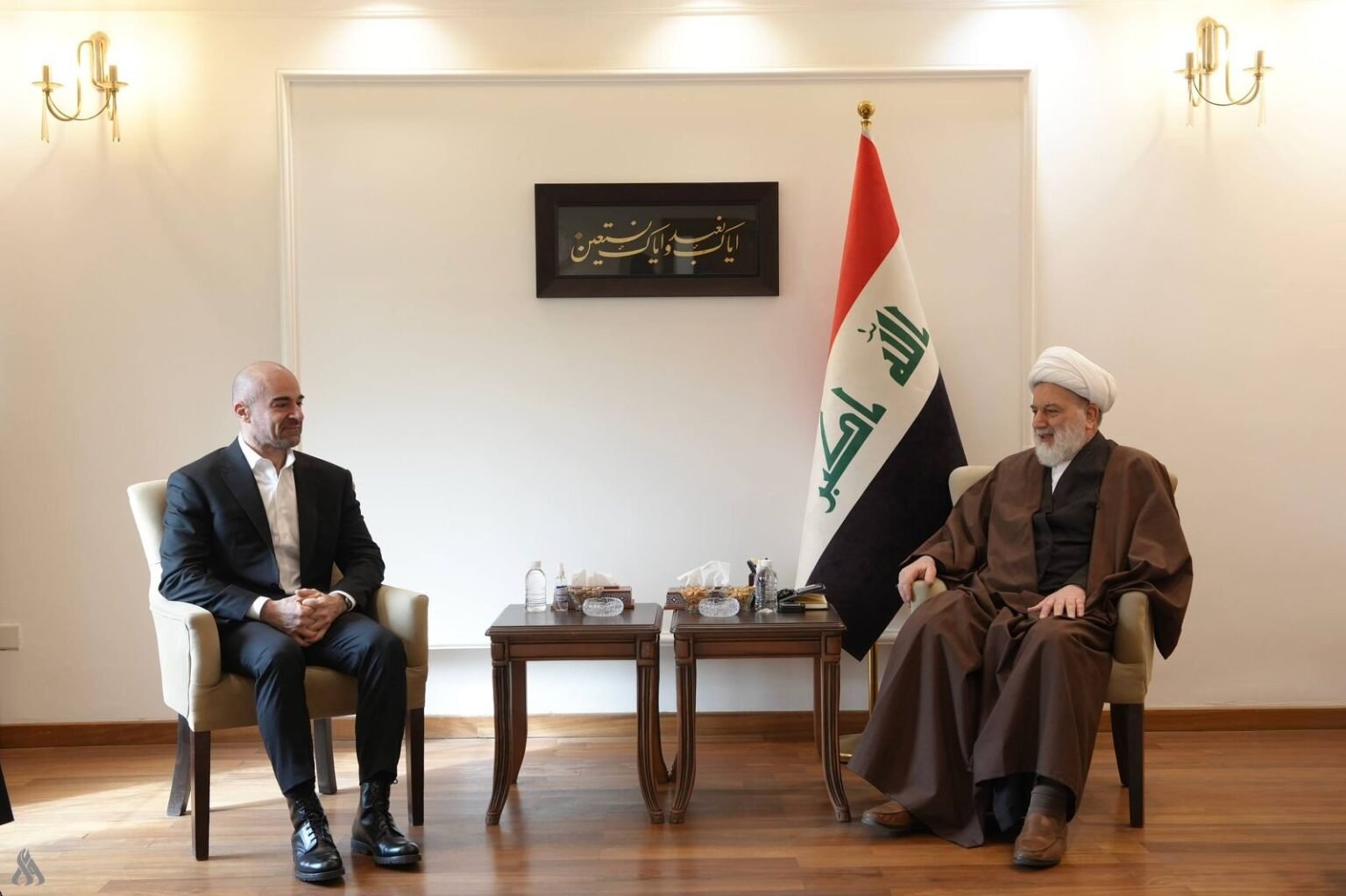 الشيخ حمودي والتالباني يشددان على أهمية الإلتزام بالجداول الزمنية الدستورية