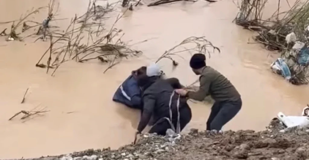 العثور على جثة المفقود في السيول بعد 3 أيام من البحث في كركوك.