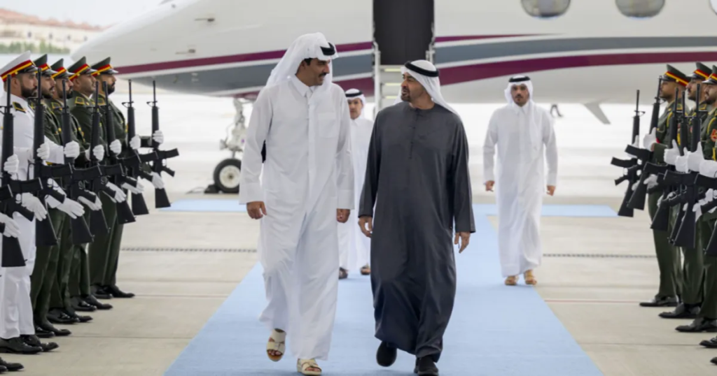 الرئيس الإماراتي وأمير قطر يبحثان التطورات الإقليمية