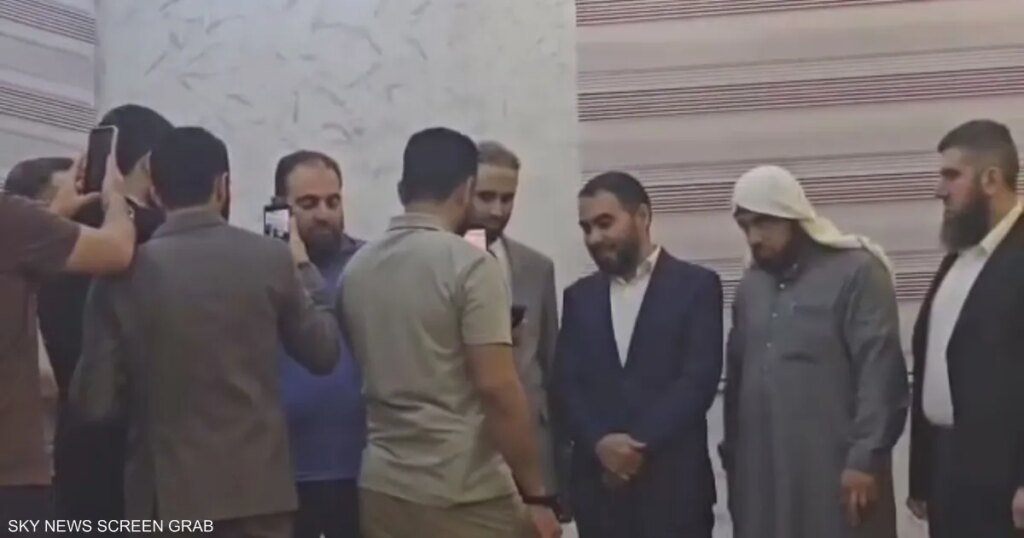 الشرع يعتذر لأهالي دير الزور بعد تصريحات والده