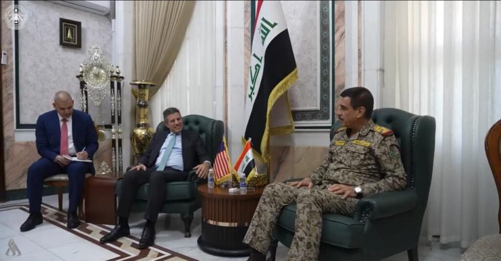 رئيس أركان الجيش يجتمع مع القائم بالأعمال الأمريكي لبحث التعاون المشترك